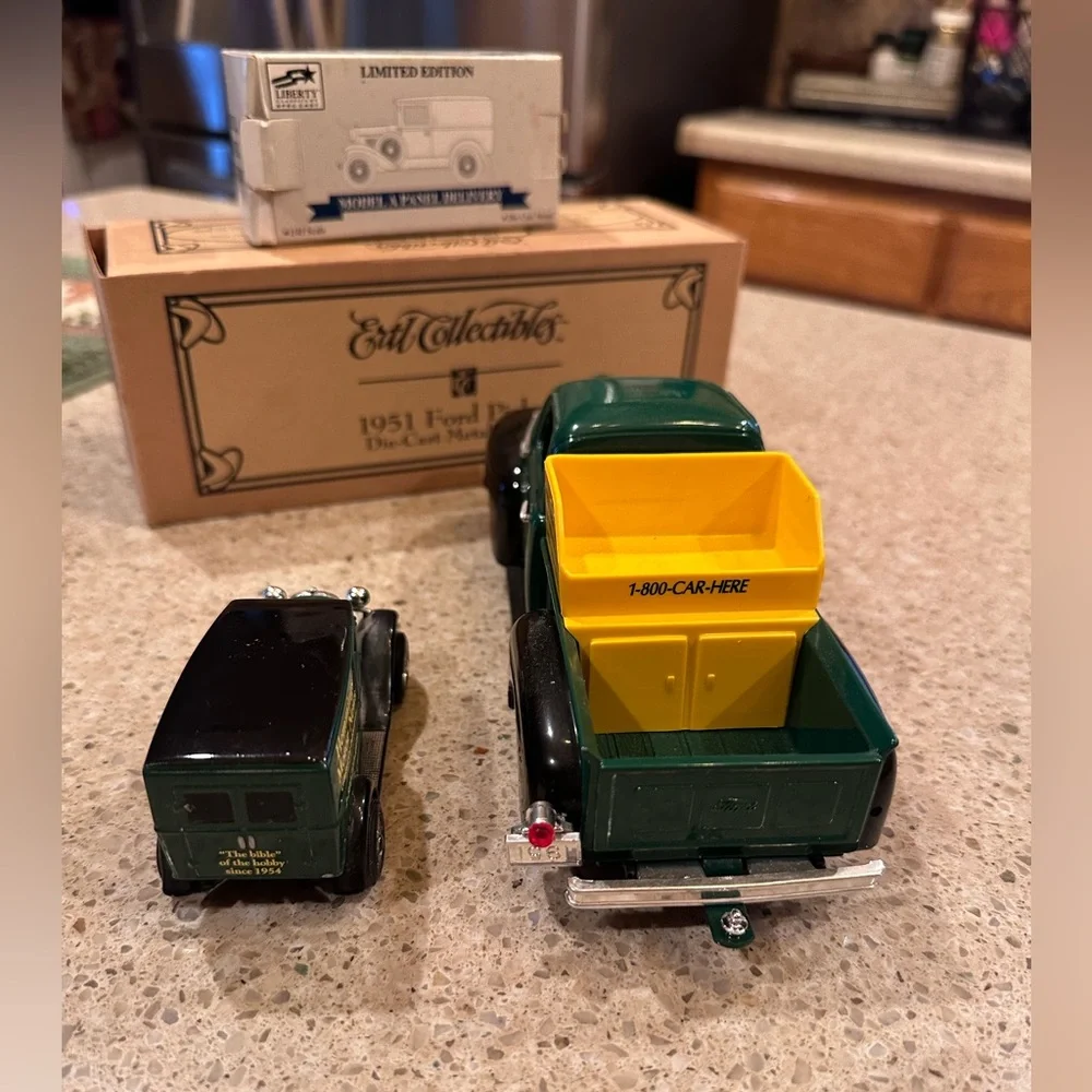 Hemmings Motor News Trucks~ Bank 1:25  And Model A Panel Delivery 1:43 Bundle - Picture 5 of 16